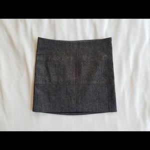 Bebe textured mini skirt!